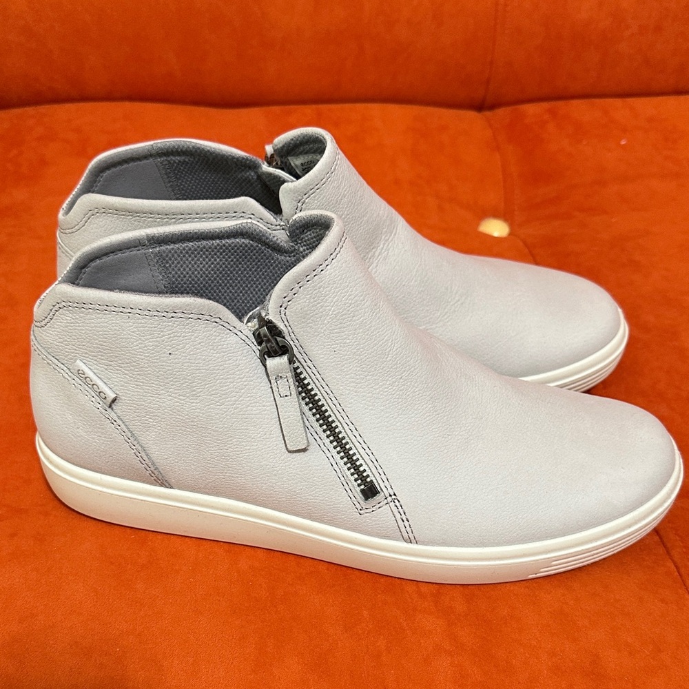 ECCO Low Cut Zip Bootie Sz 40 NEW